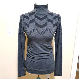 New Athleta Chevron Turtleneck Sweater Grey Small
